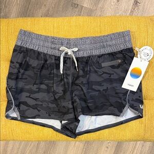 NWT Vuori Black Camo Performance Shorts – Size Small